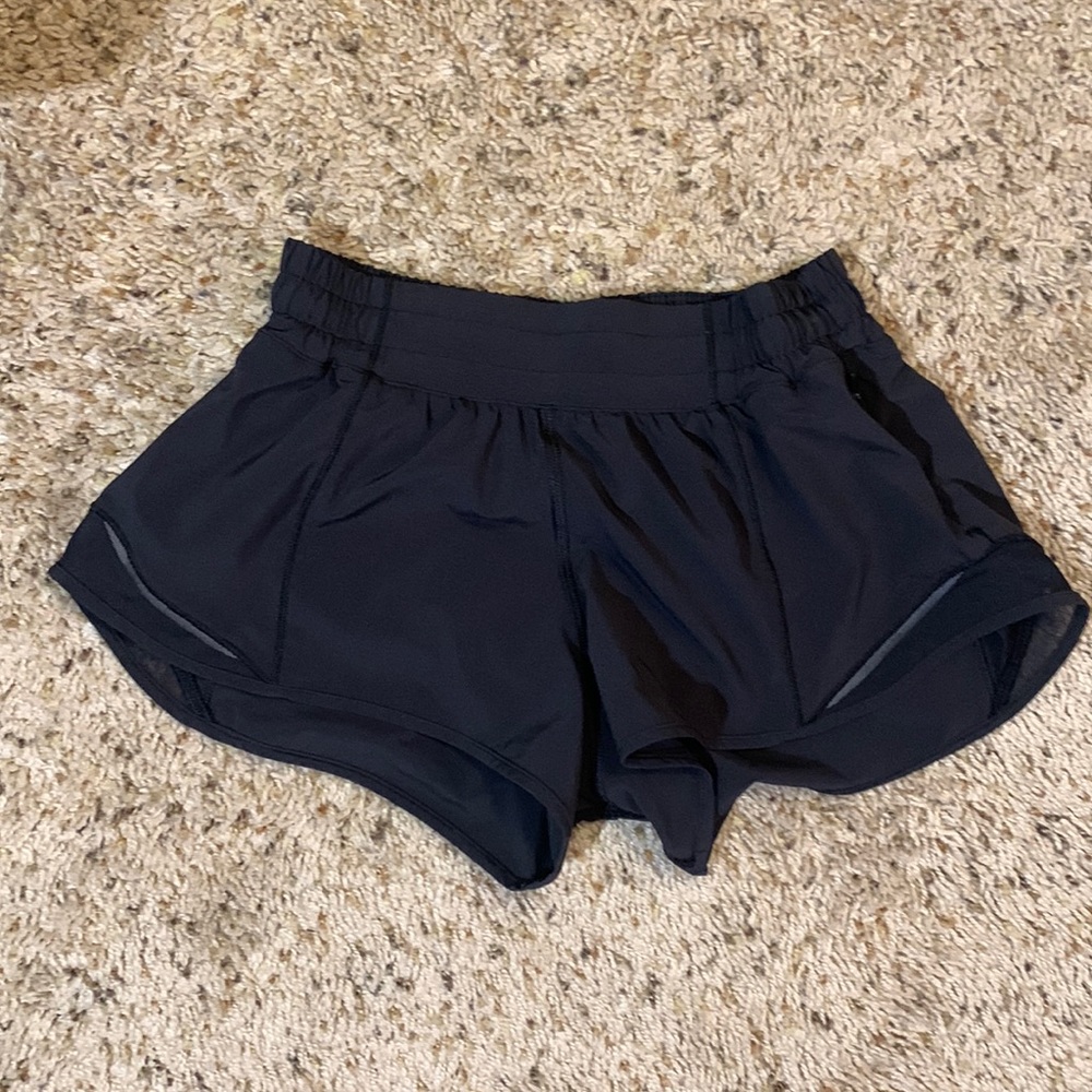 Lululemon Size 4 Black Hotty Hots (2.5 inch)
